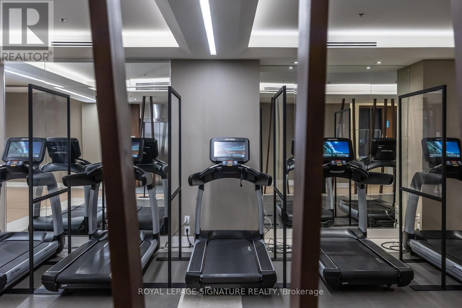 Photo 2 of 925 111 St Clair Avenue W, Toronto ON