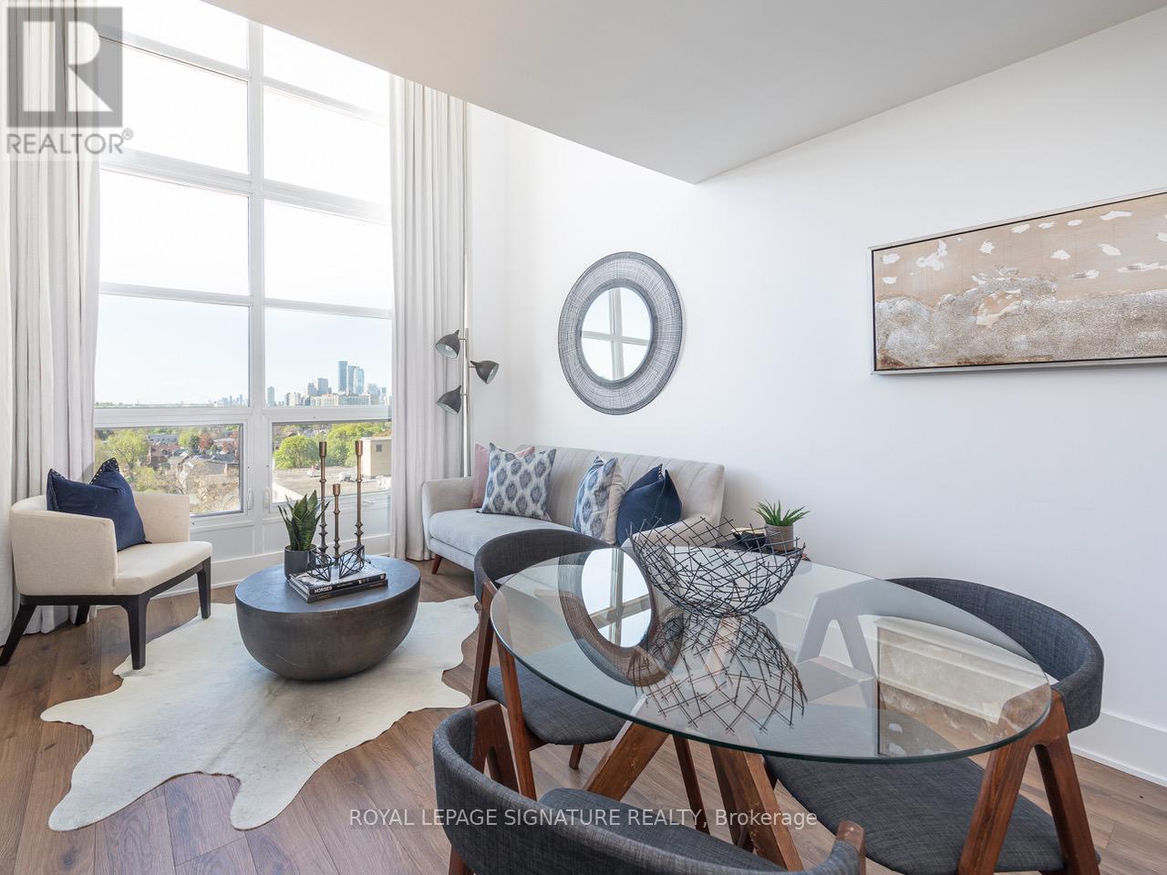 Photo 23 of 925 111 St Clair Avenue W, Toronto ON