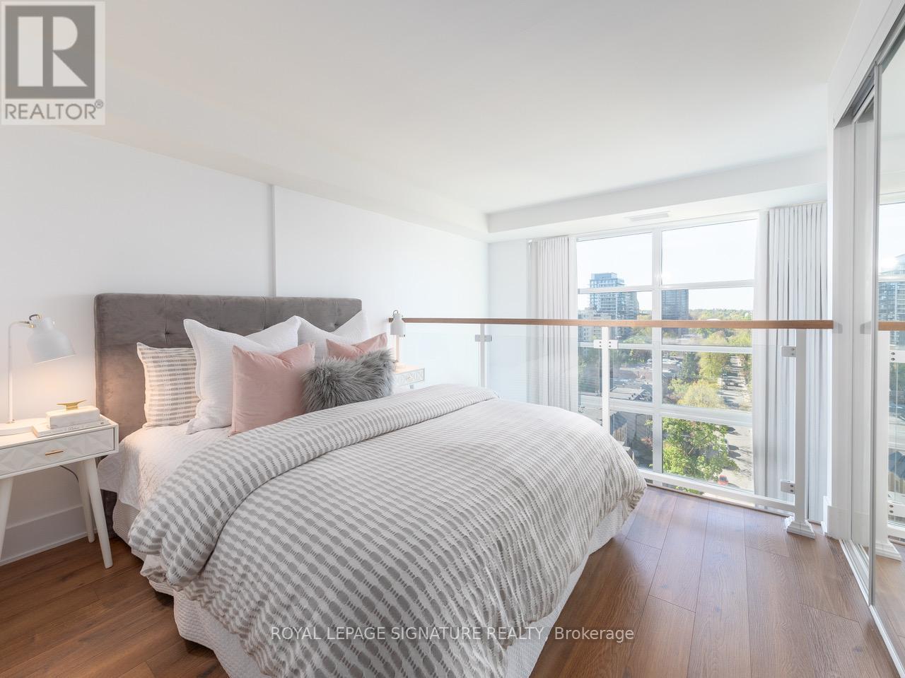 Photo 5 of 925 111 St Clair Avenue W, Toronto ON