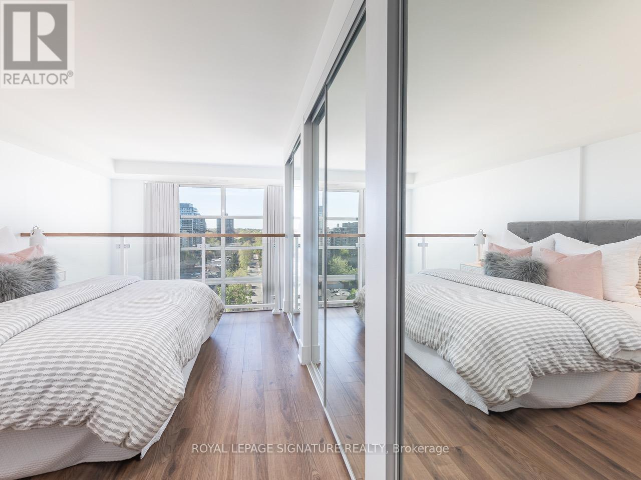 Photo 19 of 925 111 St Clair Avenue W, Toronto ON
