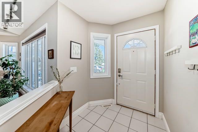 Photo 10 of 8 West Park Place, Cochrane AB