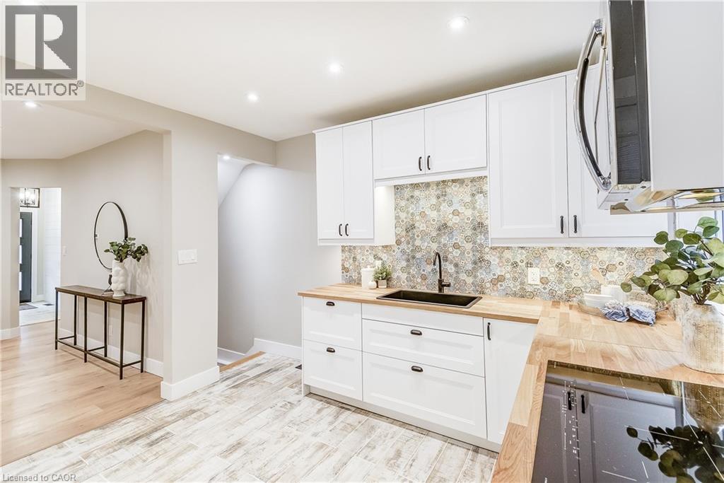 Photo 11 of 32 Cumberland Avenue, Hamilton ON