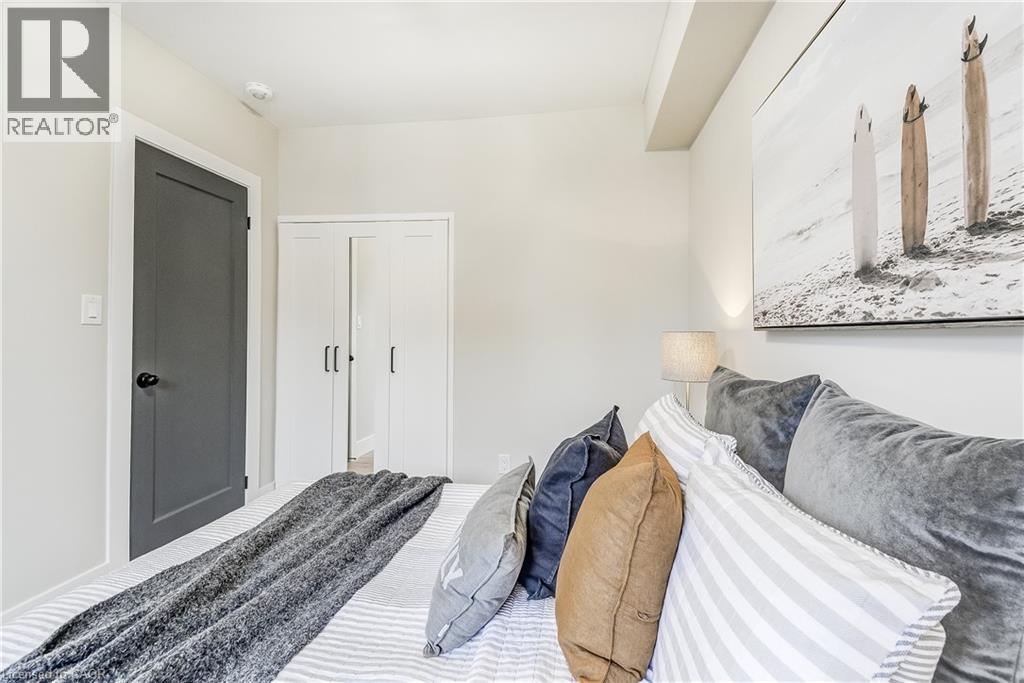 Photo 20 of 32 Cumberland Avenue, Hamilton ON