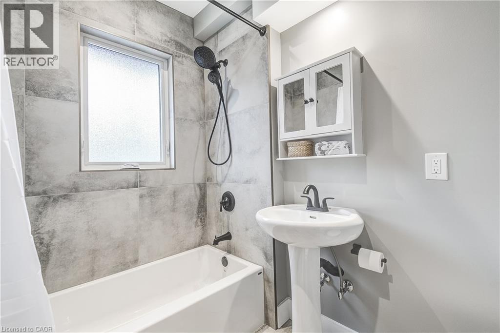 Photo 45 of 32 Cumberland Avenue, Hamilton ON