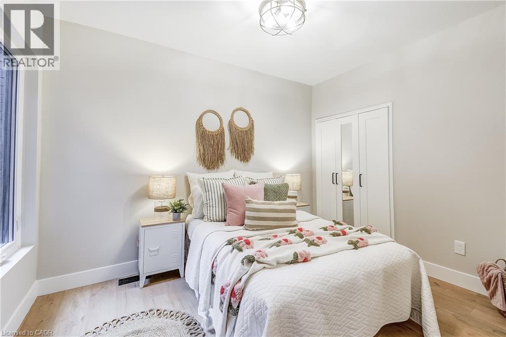 Photo 15 of 32 Cumberland Avenue, Hamilton ON