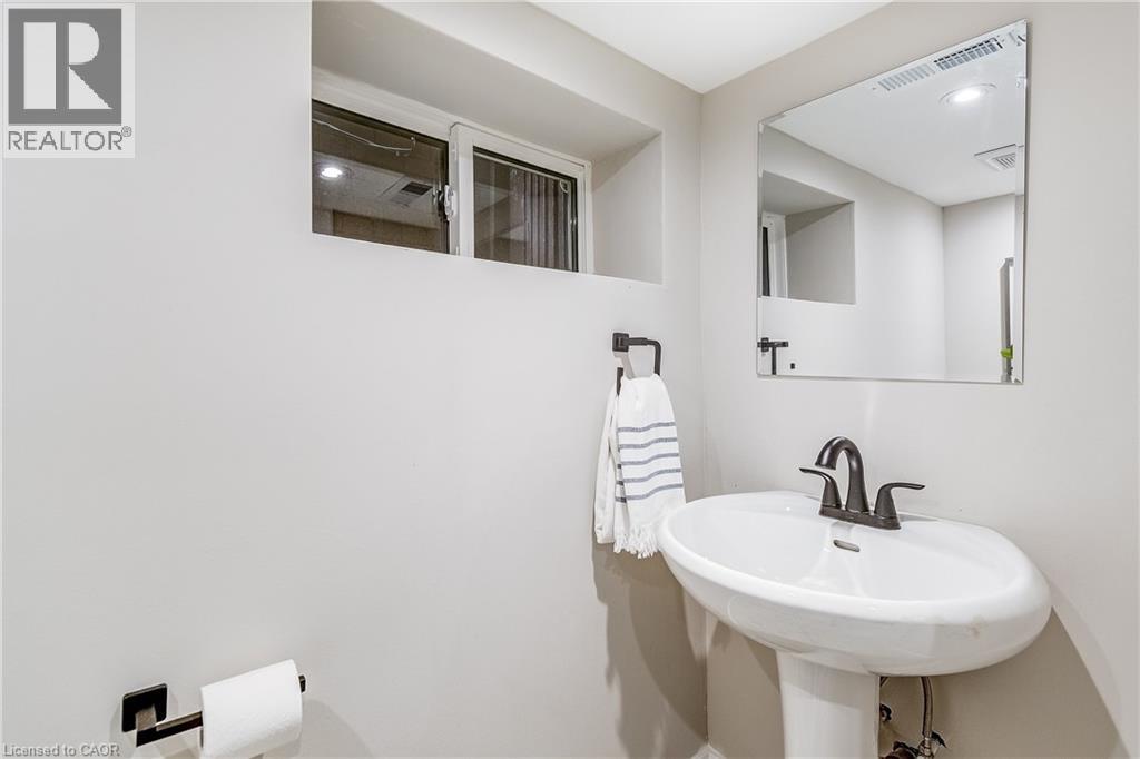 Photo 37 of 32 Cumberland Avenue, Hamilton ON