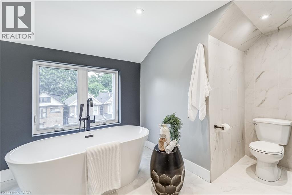 Photo 49 of 32 Cumberland Avenue, Hamilton ON