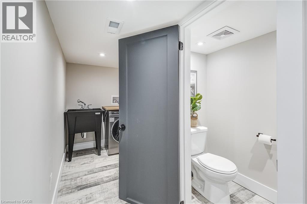 Photo 14 of 32 Cumberland Avenue, Hamilton ON
