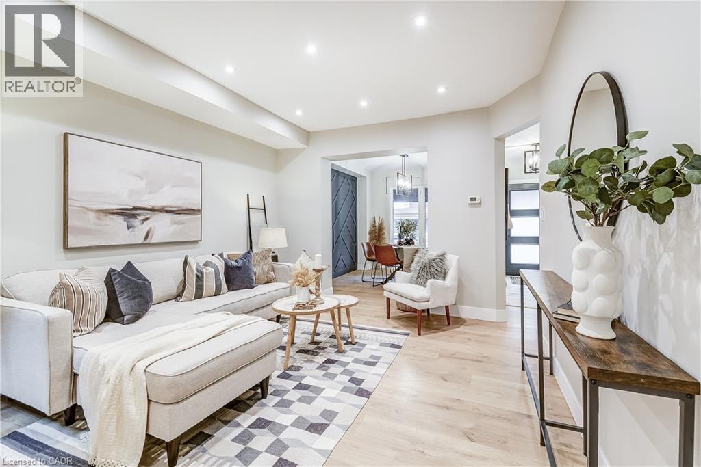 Photo 26 of 32 Cumberland Avenue, Hamilton ON