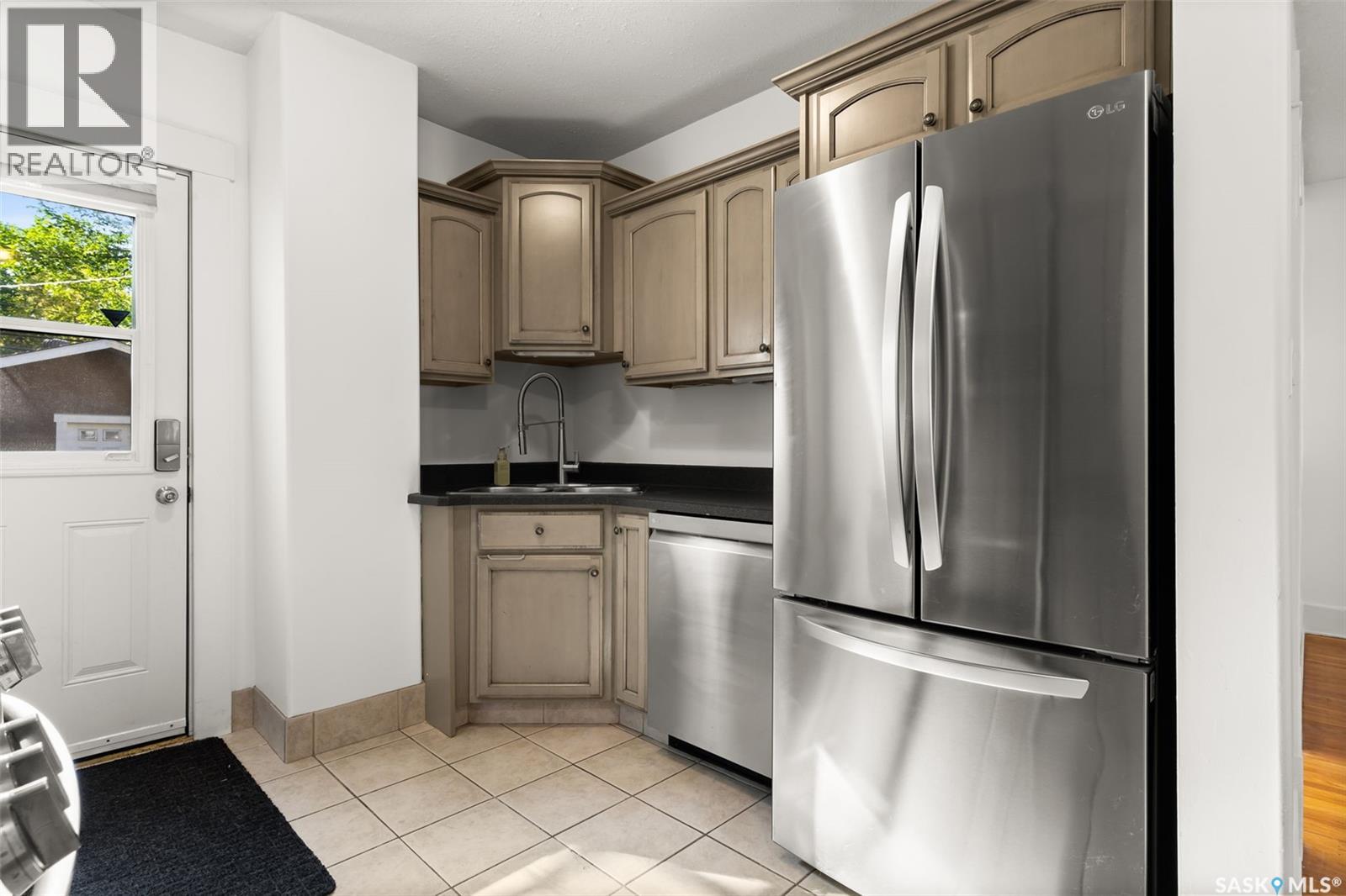Photo 11 of 2250 Halifax Street, Regina SK