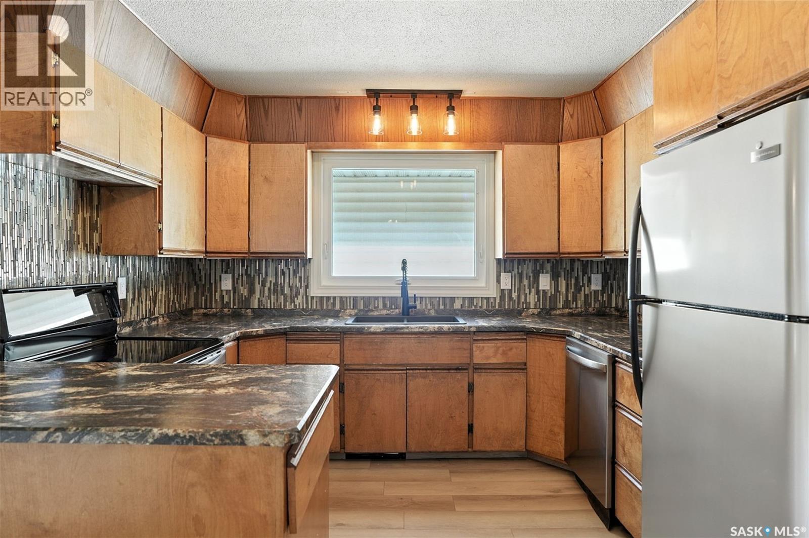 Photo 10 of 2616 20th Street W, Saskatoon SK