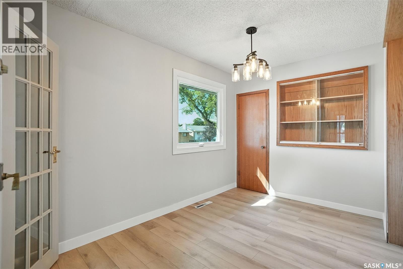 Photo 6 of 2616 20th Street W, Saskatoon SK
