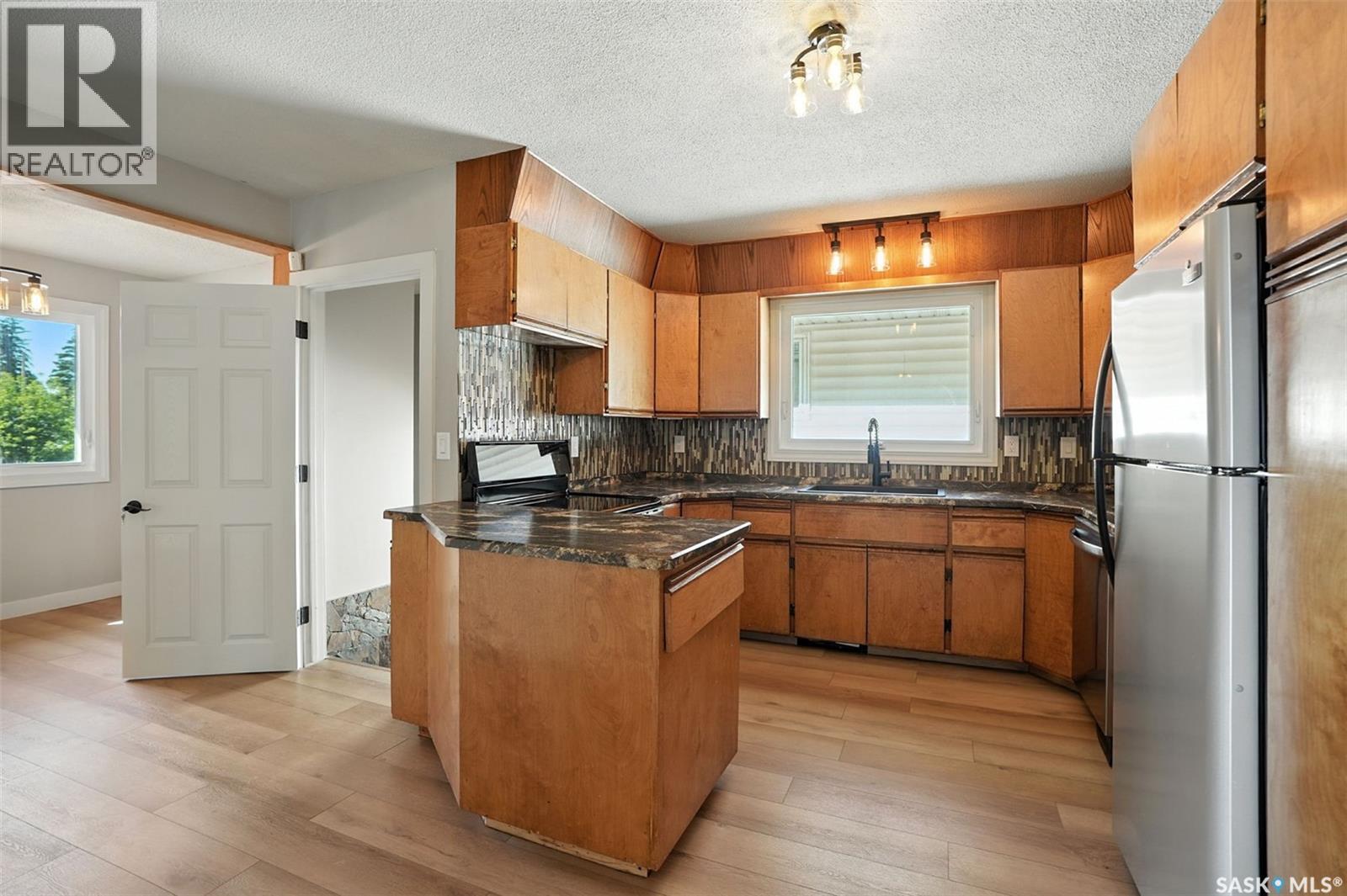 Photo 7 of 2616 20th Street W, Saskatoon SK