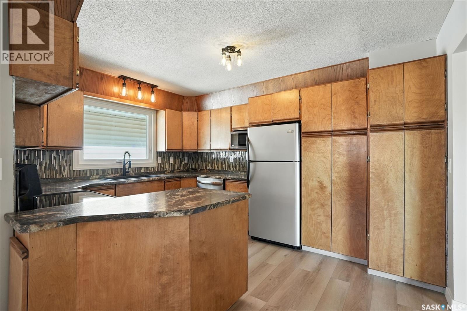 Photo 8 of 2616 20th Street W, Saskatoon SK
