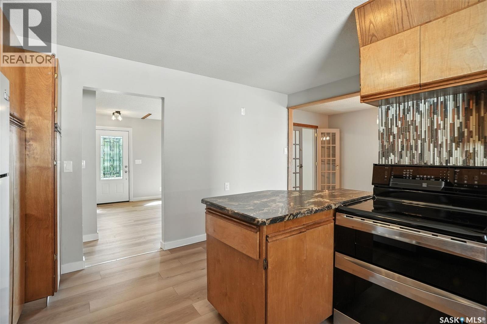 Photo 9 of 2616 20th Street W, Saskatoon SK