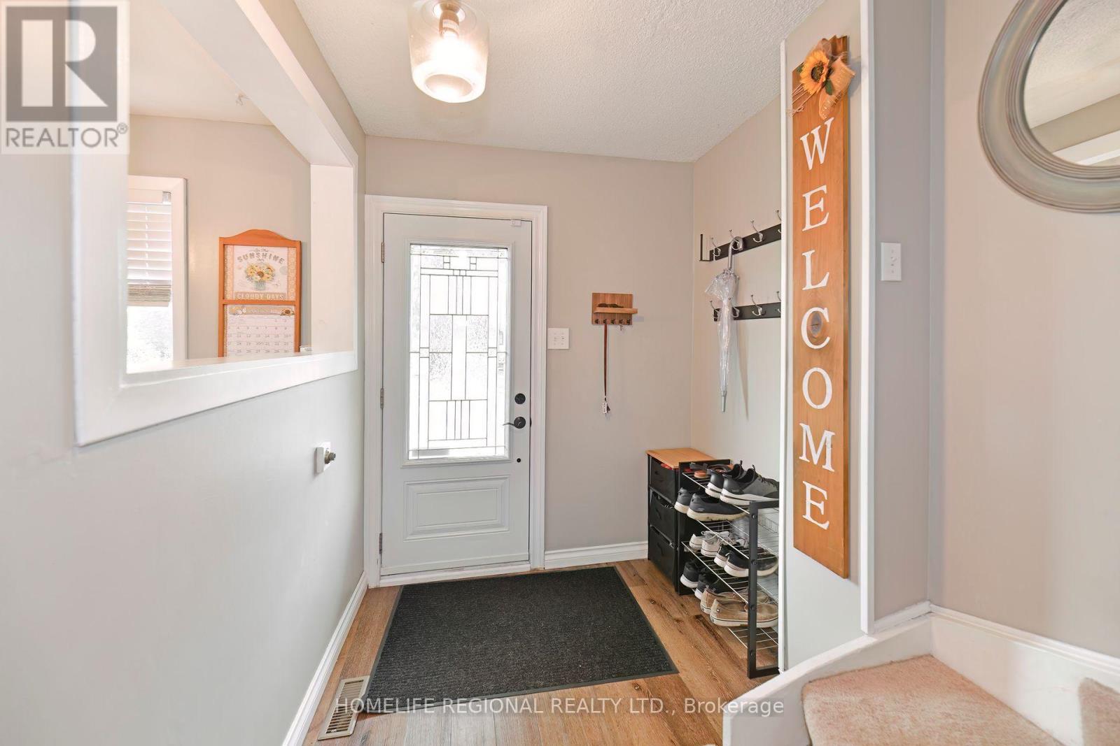 Photo 3 of 30 Lucas Lane, Ajax ON