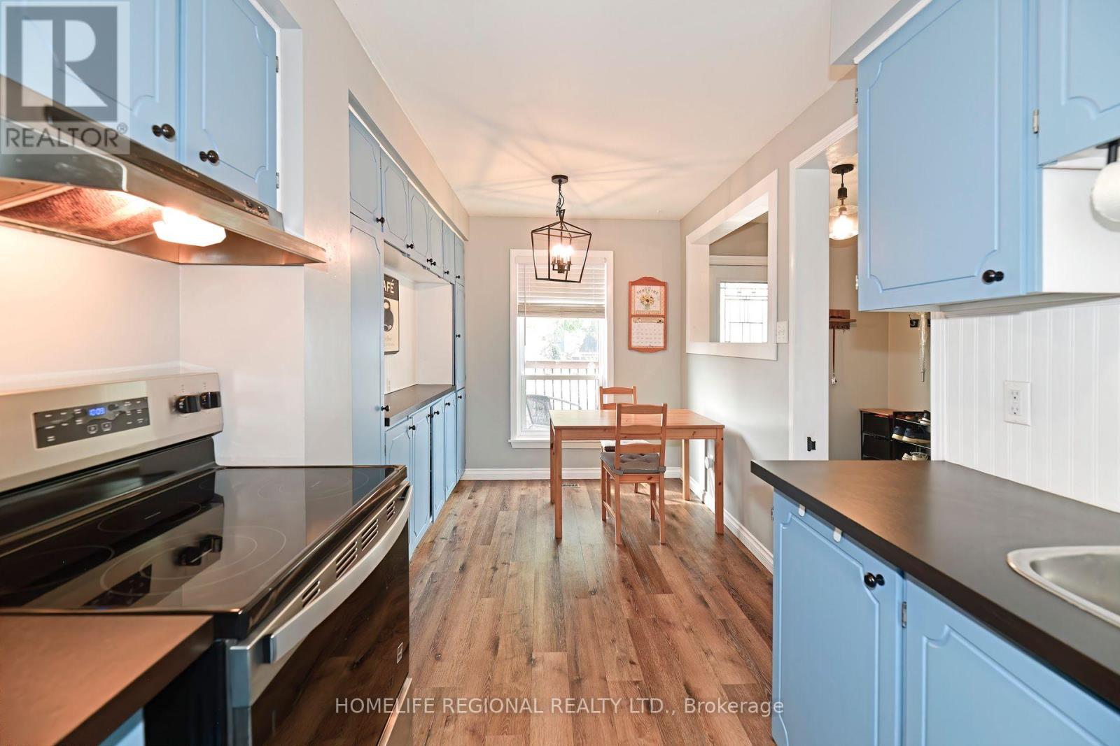 Photo 8 of 30 Lucas Lane, Ajax ON
