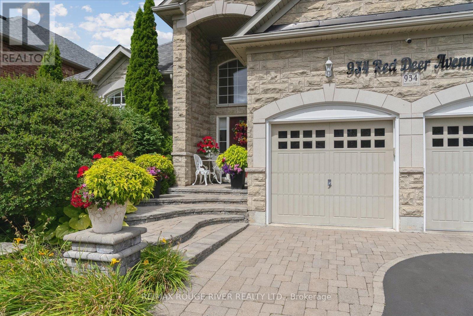 Photo 33 of 934 Red Deer Avenue, Oshawa ON