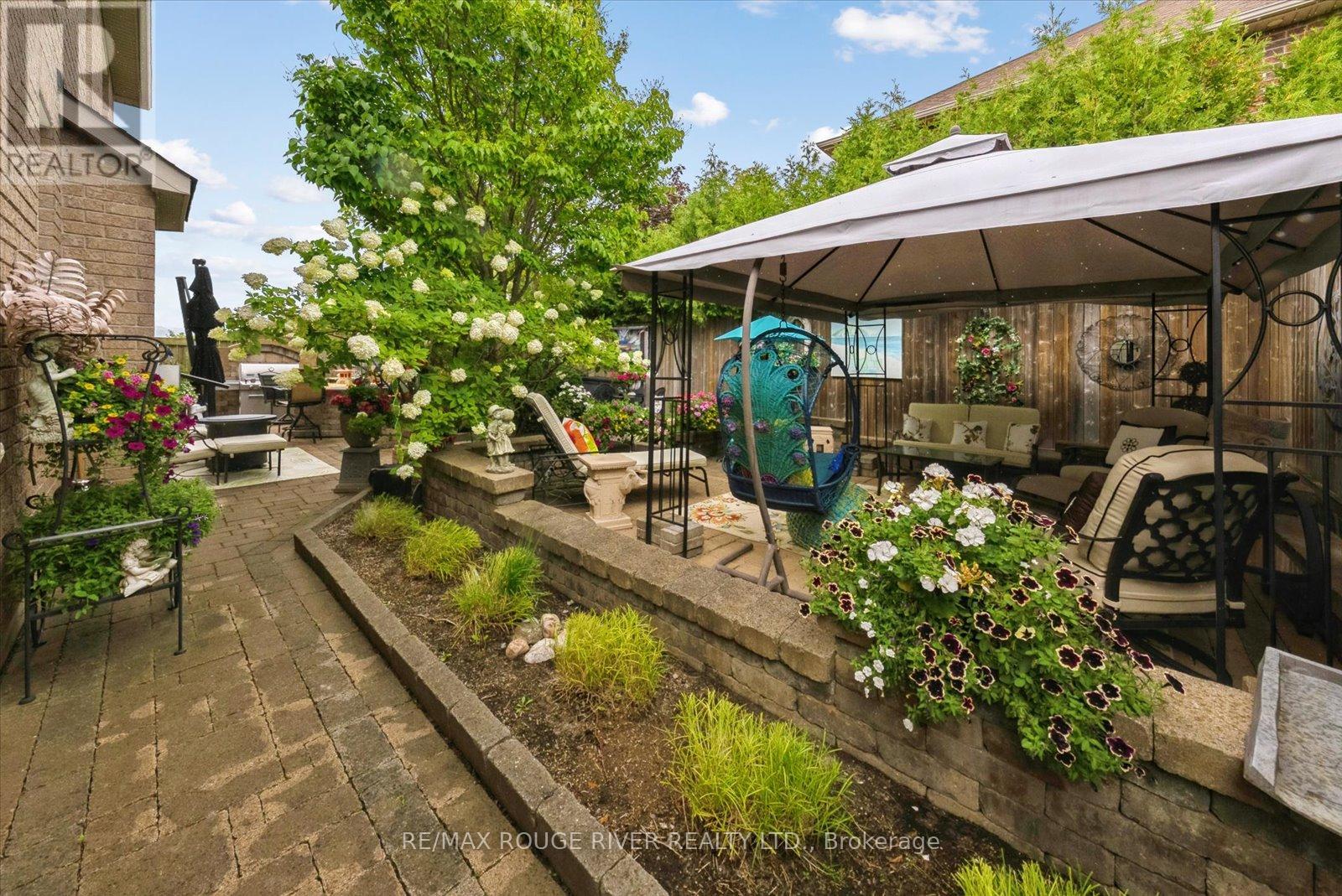 Photo 6 of 934 Red Deer Avenue, Oshawa ON