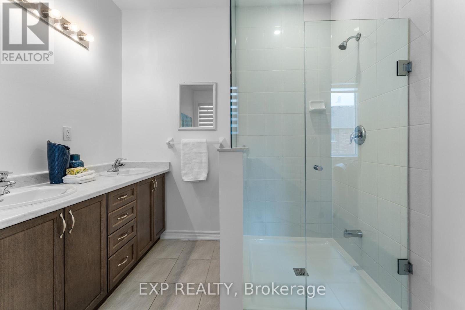 Photo 13 of 10 Hickling Lane, Ajax ON