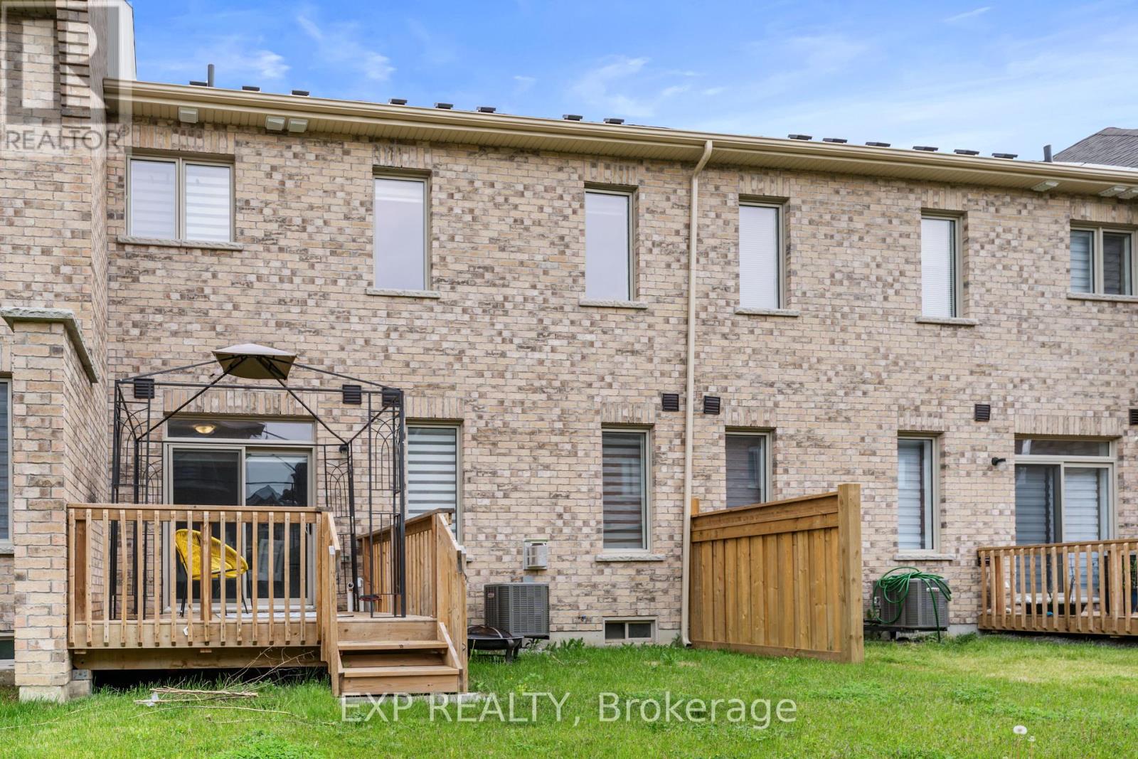 Photo 4 of 10 Hickling Lane, Ajax ON
