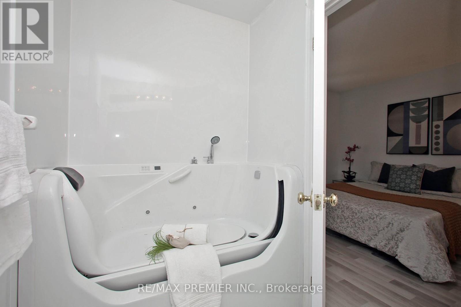 Photo 2 of 407 189 Lake Drive Way W, Ajax ON