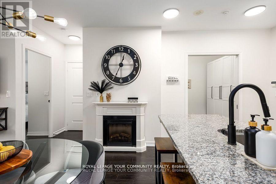 Photo 10 of 307 9225 Jane Street N, Vaughan ON