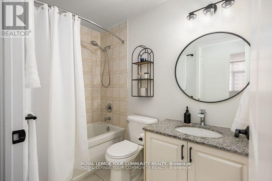 Photo 8 of 307 9225 Jane Street N, Vaughan ON