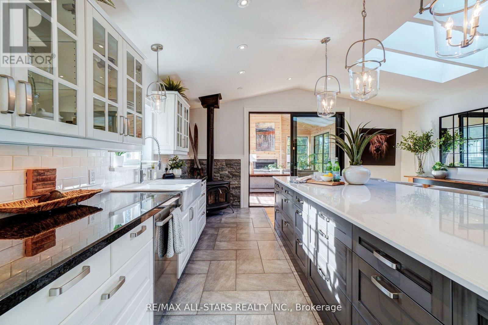 Photo 4 of 56 North Street, Uxbridge ON