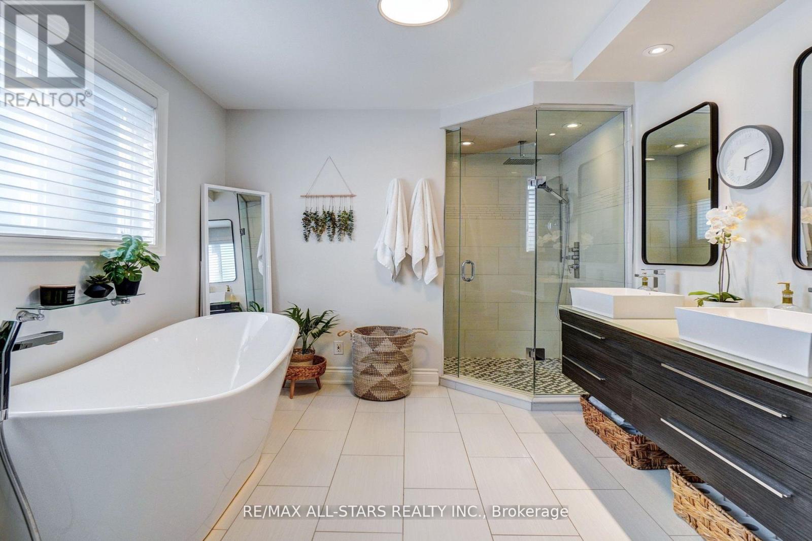 Photo 20 of 56 North Street, Uxbridge ON
