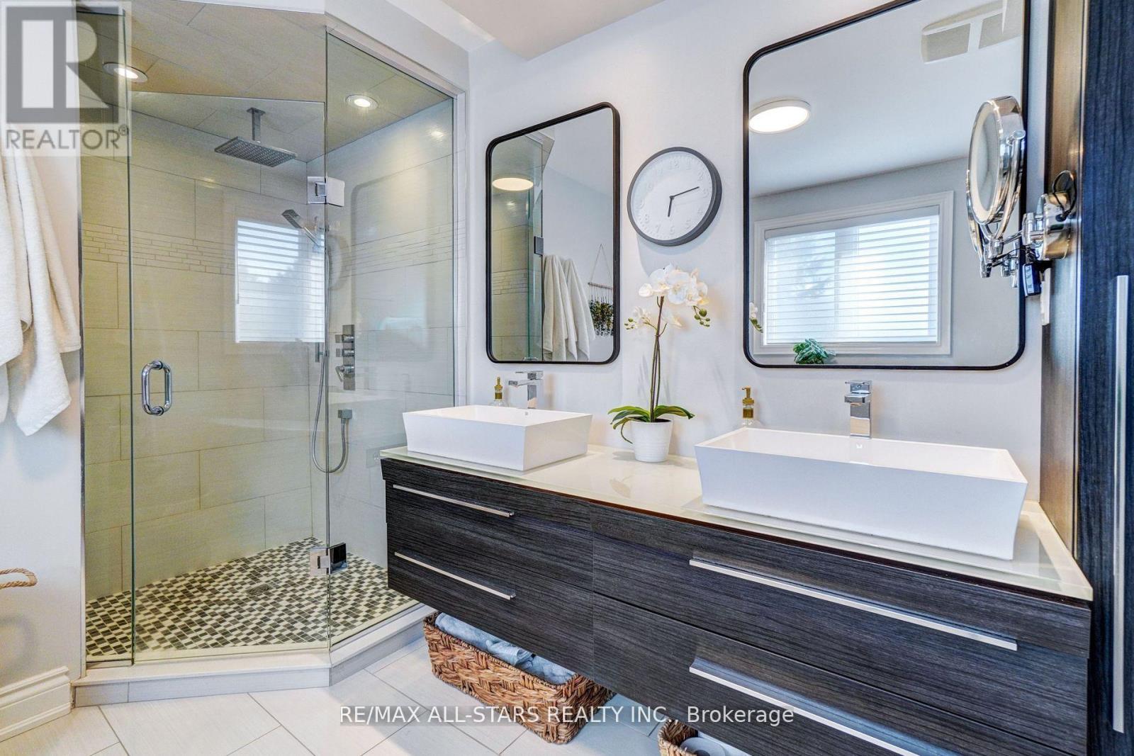 Photo 15 of 56 North Street, Uxbridge ON