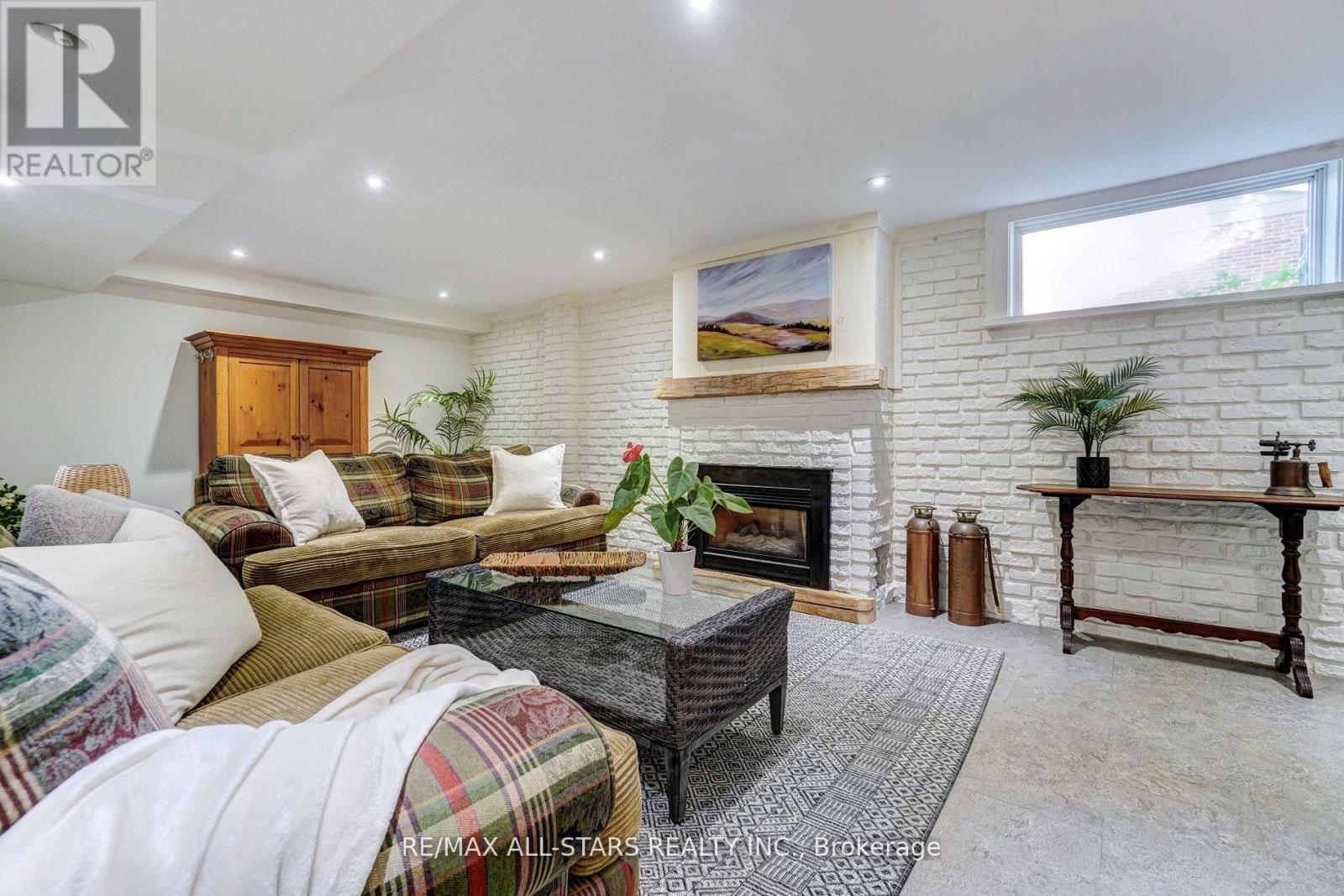 Photo 33 of 56 North Street, Uxbridge ON