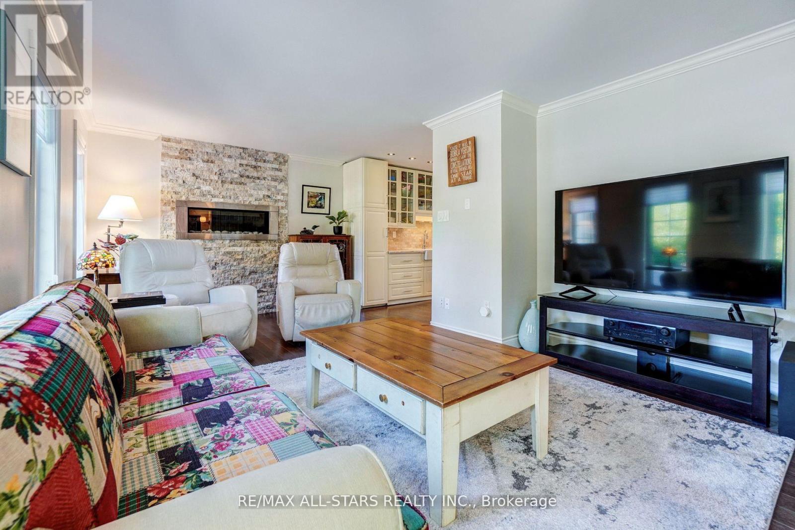Photo 11 of 56 North Street, Uxbridge ON