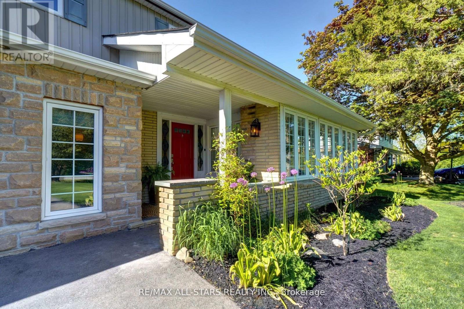 Photo 10 of 56 North Street, Uxbridge ON