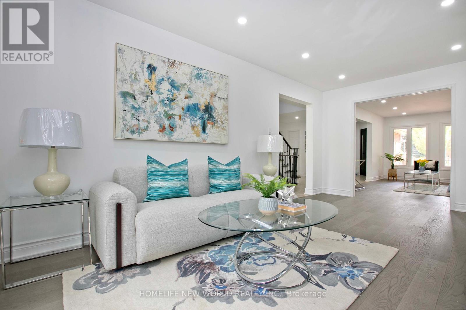 Photo 15 of 94 Weldrick Road E, Richmond Hill ON