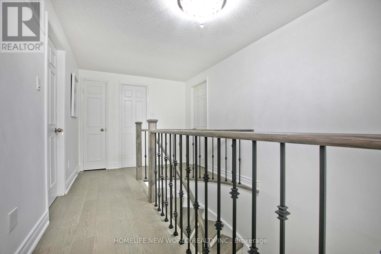 Photo 20 of 94 Weldrick Road E, Richmond Hill ON