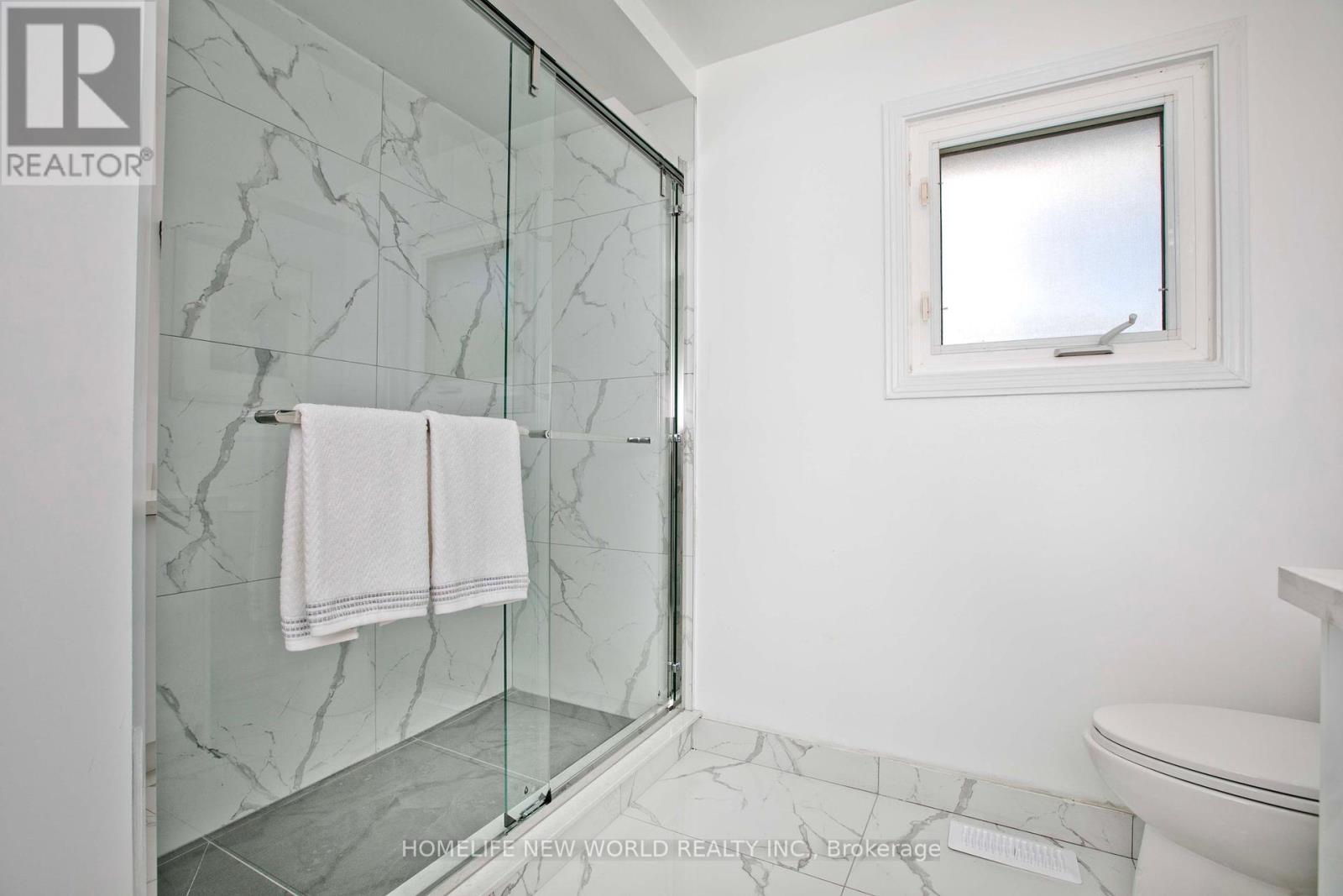 Photo 26 of 94 Weldrick Road E, Richmond Hill ON