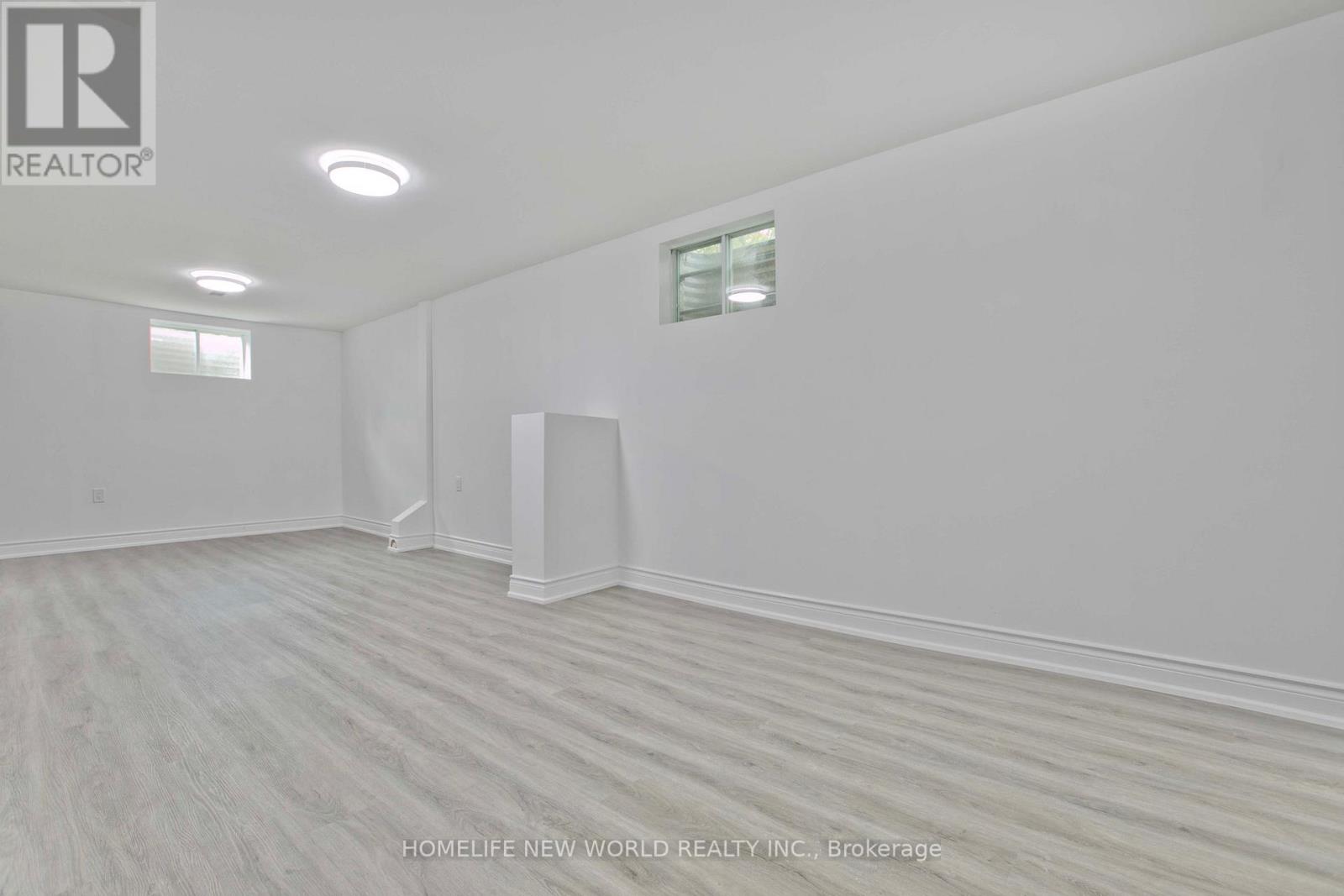 Photo 30 of 94 Weldrick Road E, Richmond Hill ON
