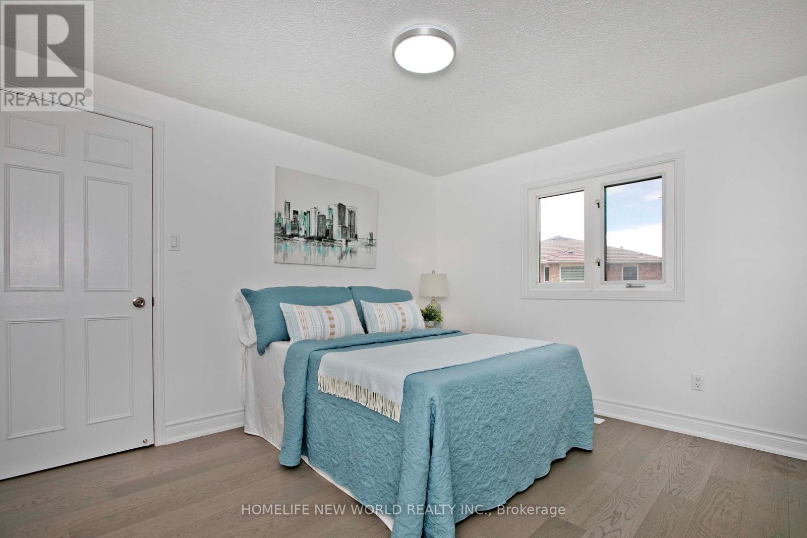 Photo 32 of 94 Weldrick Road E, Richmond Hill ON