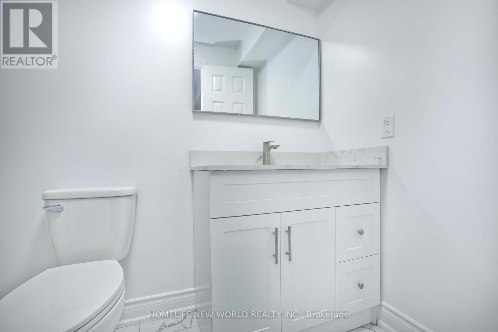 Photo 33 of 94 Weldrick Road E, Richmond Hill ON