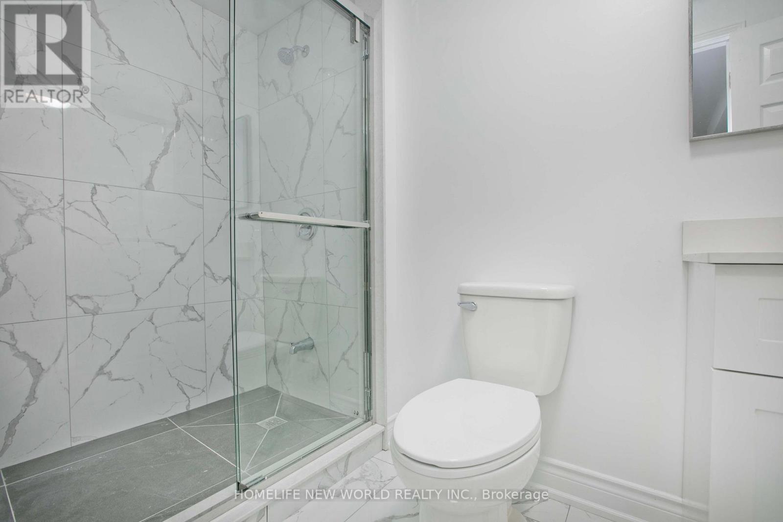 Photo 35 of 94 Weldrick Road E, Richmond Hill ON