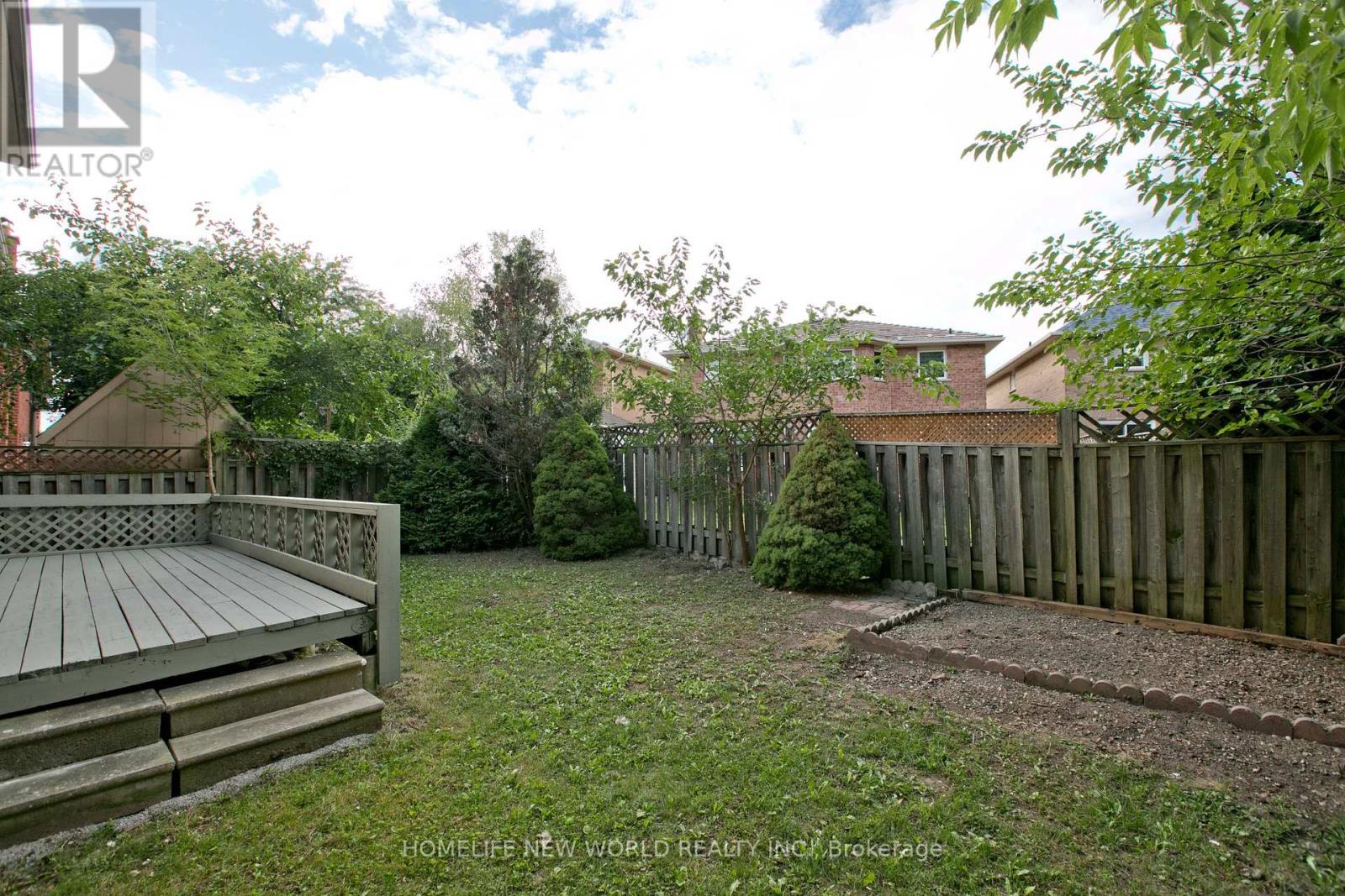 Photo 36 of 94 Weldrick Road E, Richmond Hill ON