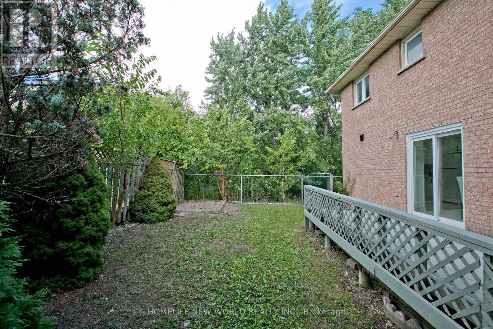 Photo 37 of 94 Weldrick Road E, Richmond Hill ON
