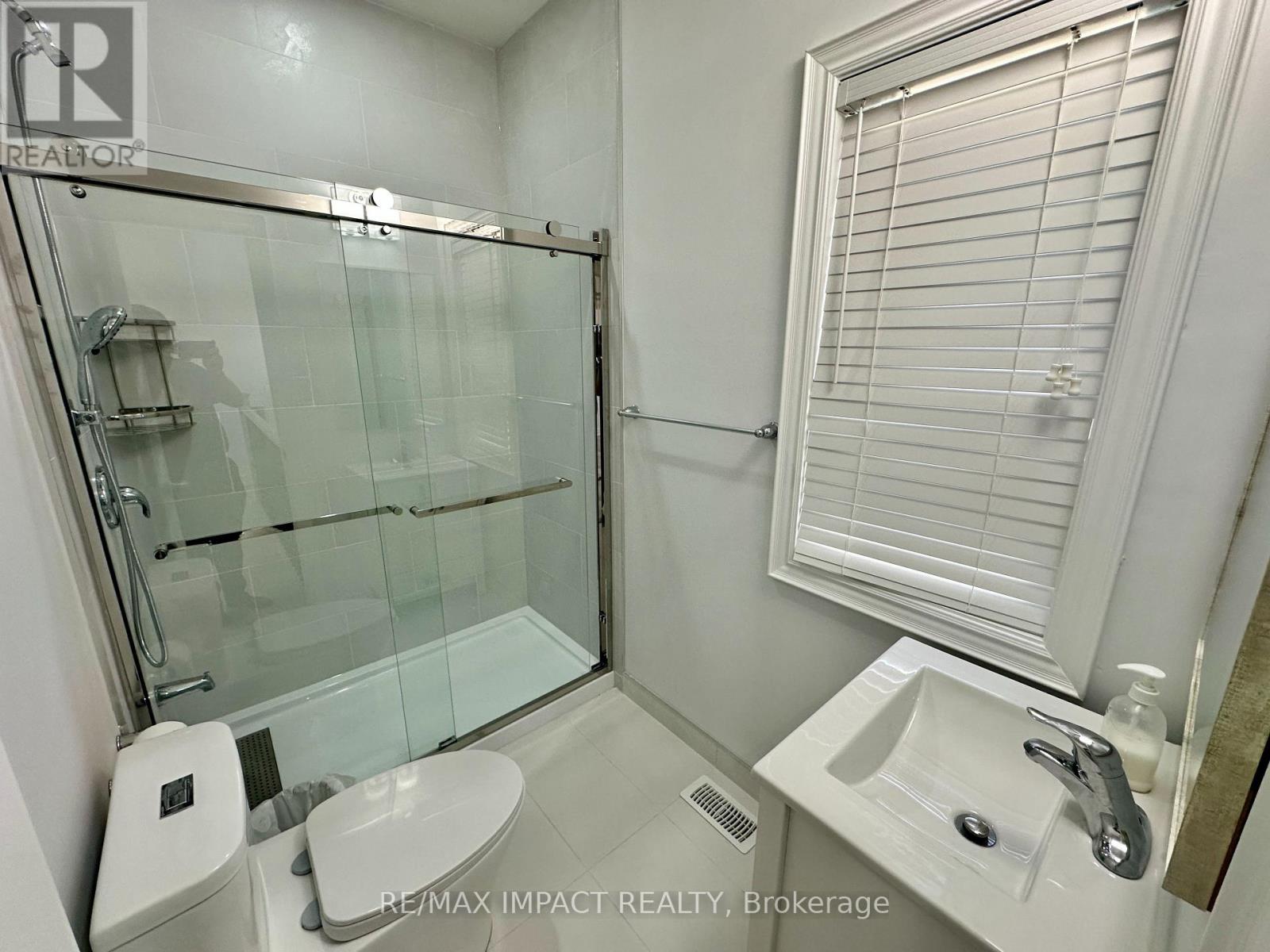 Photo 10 of Coach 32 Toulouse Court, Markham ON