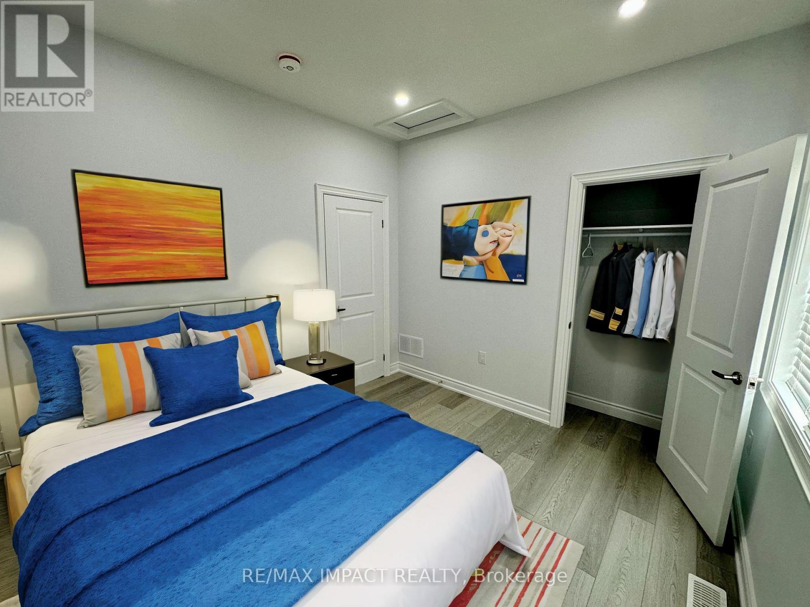 Photo 11 of Coach 32 Toulouse Court, Markham ON