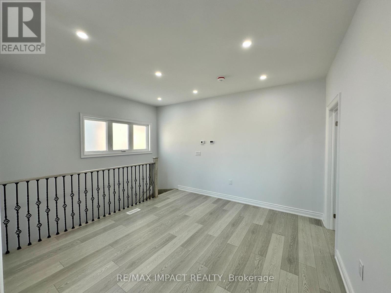 Photo 14 of Coach 32 Toulouse Court, Markham ON