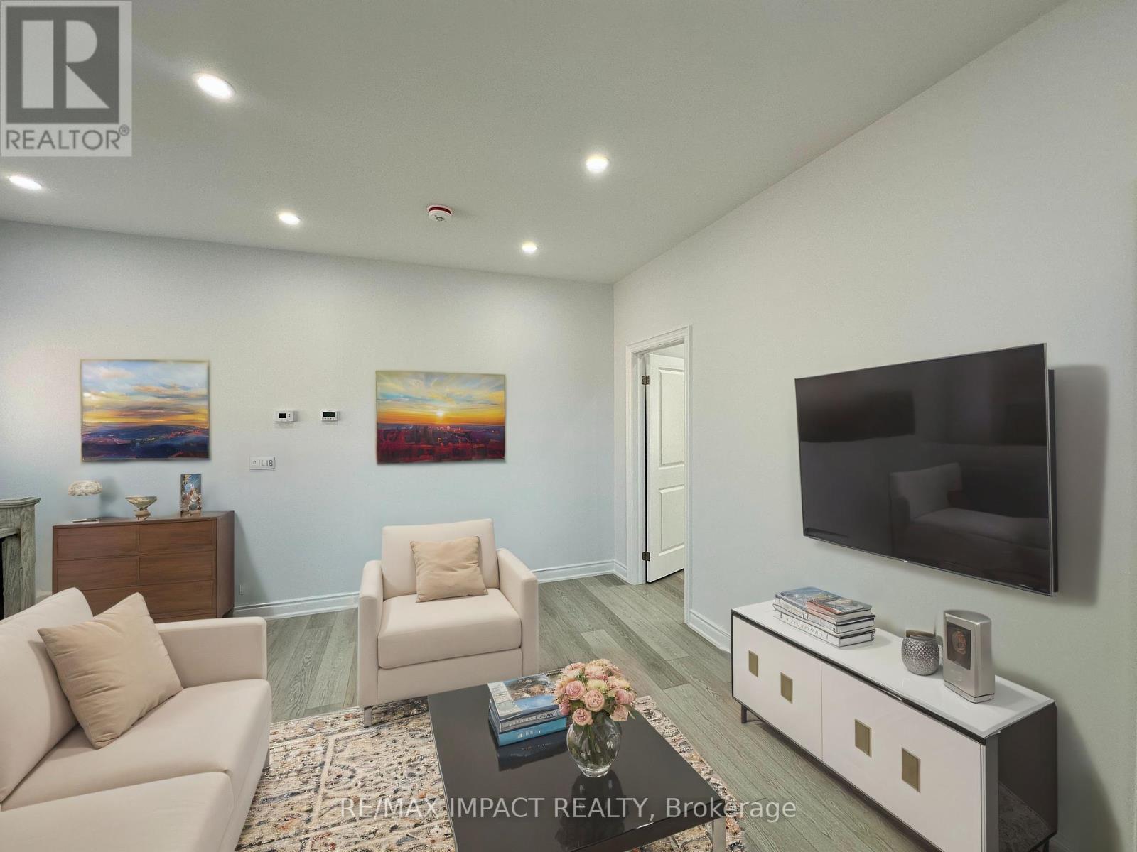 Photo 18 of Coach 32 Toulouse Court, Markham ON