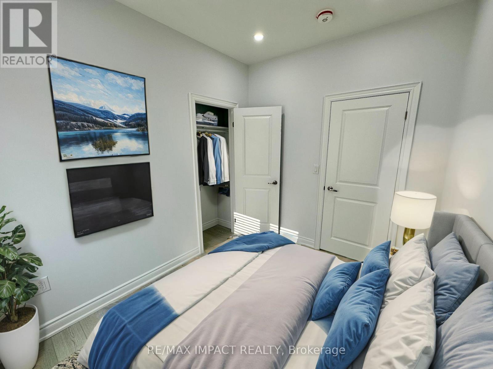 Photo 3 of Coach 32 Toulouse Court, Markham ON
