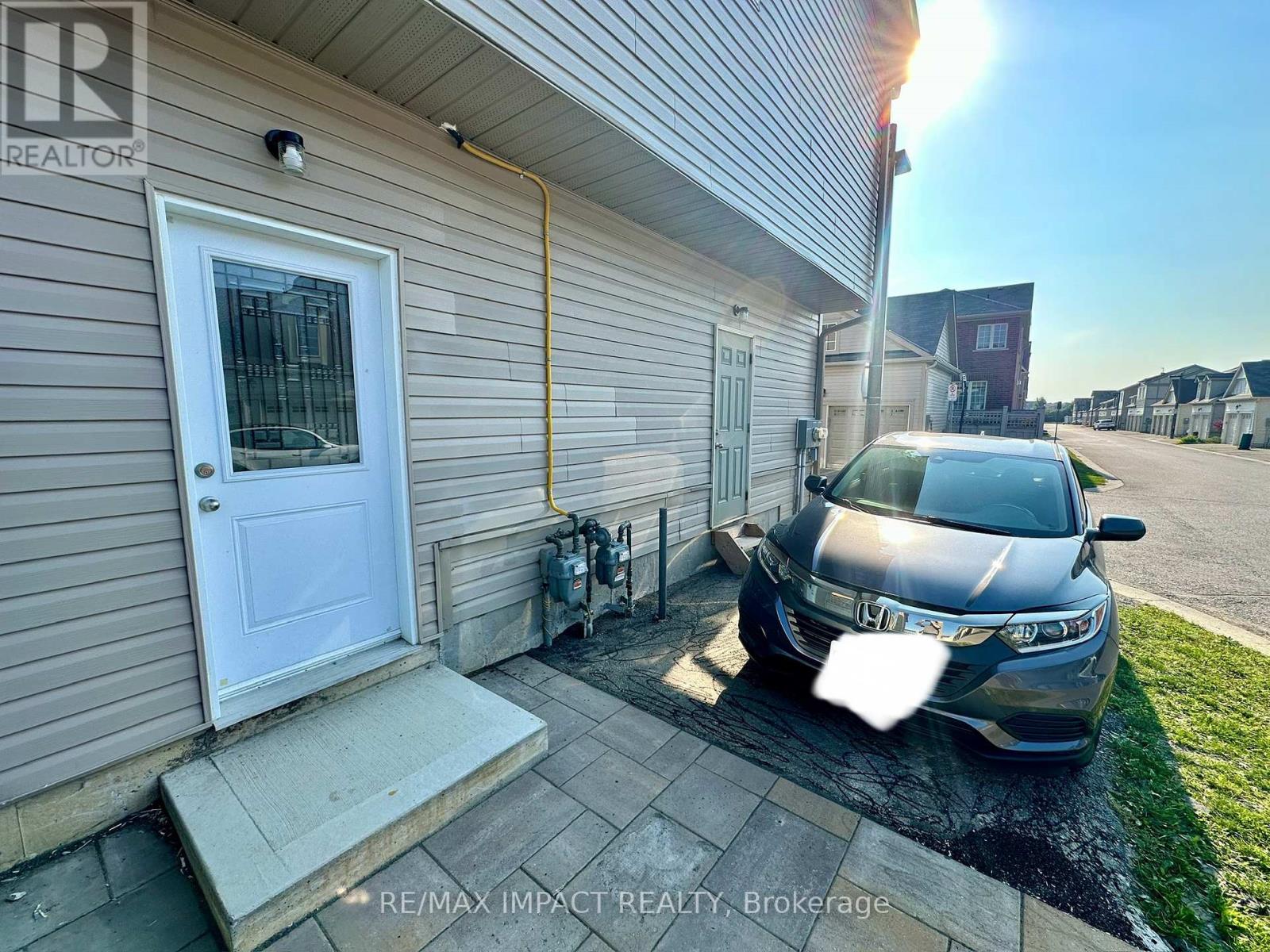 Photo 1 of Coach 32 Toulouse Court, Markham ON