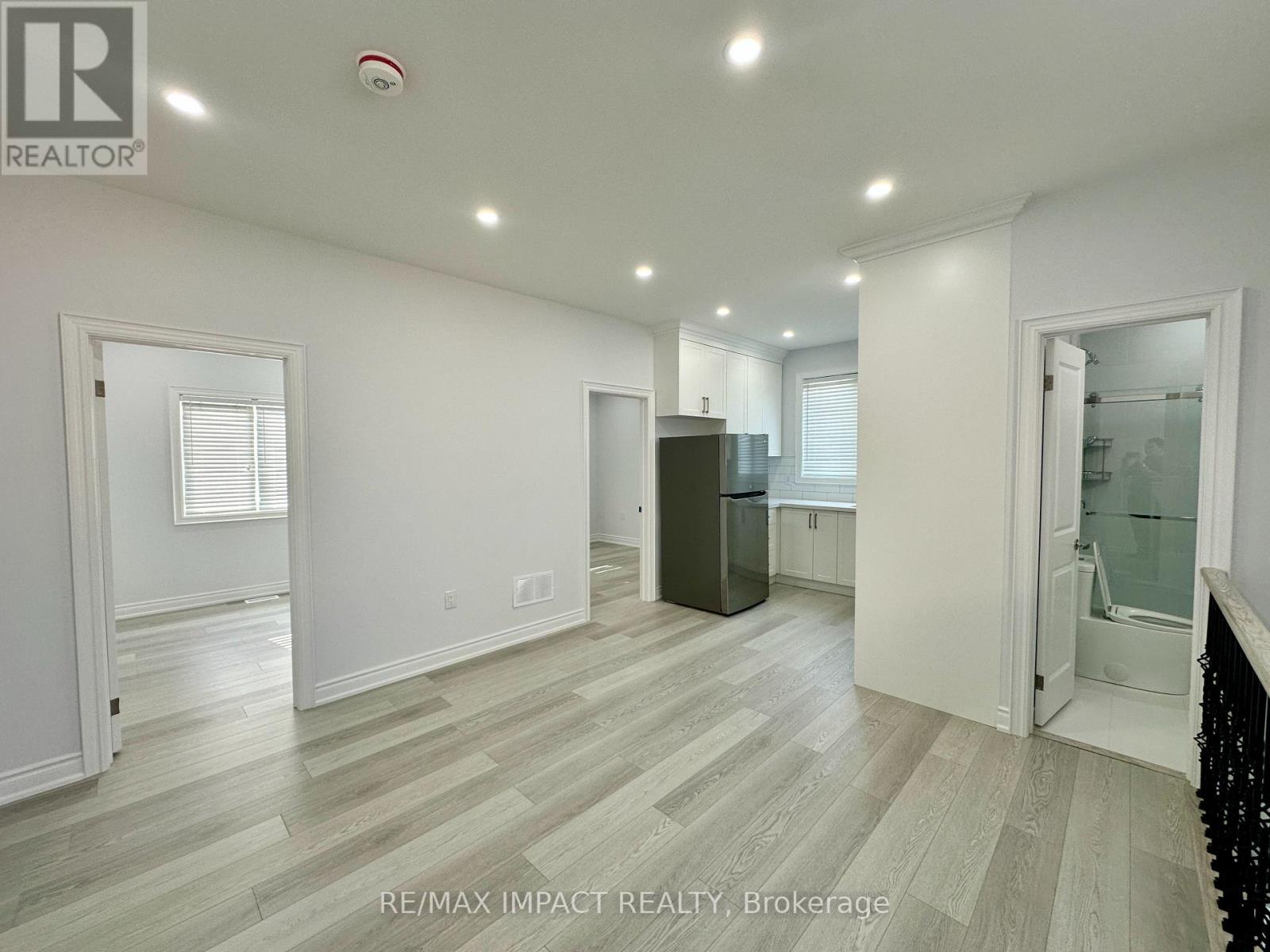 Photo 4 of Coach 32 Toulouse Court, Markham ON